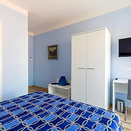 Casa Ela Bed and Breakfast 3*